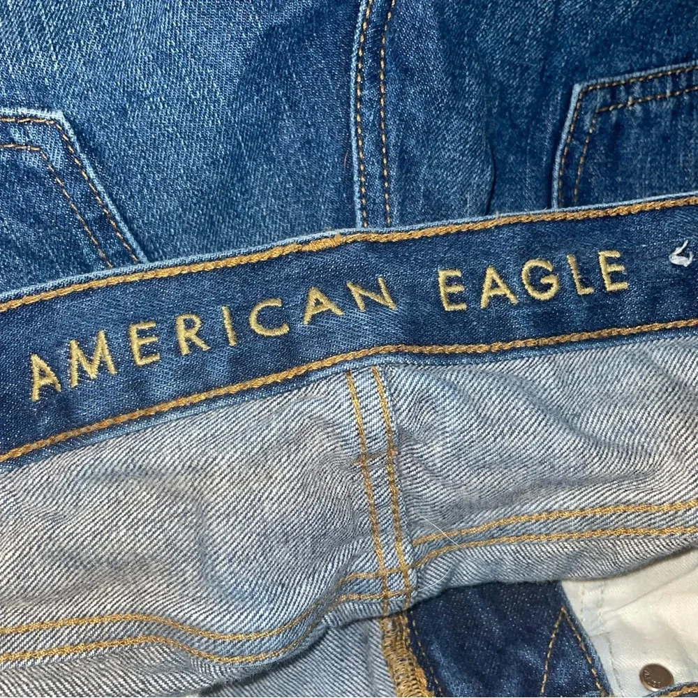 American Eagle relaxed straight men’s cut off jean shorts